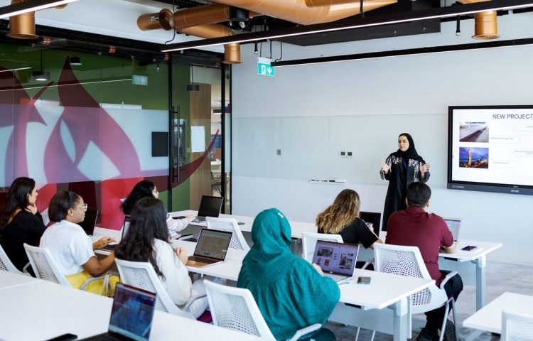 قصص نجاح لطلبة كلية دبي للسياحة