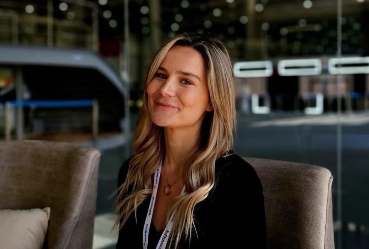 أنابيل ماندر- نائب الرئيس الأول لتحالف