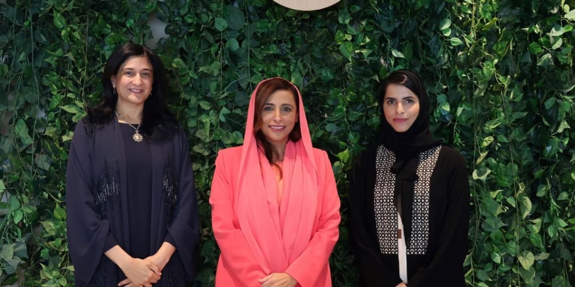 الشيخة بدور القاسمي ونجلاء المدفع وسارة النعيمي