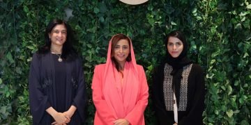 الشيخة بدور القاسمي ونجلاء المدفع وسارة النعيمي