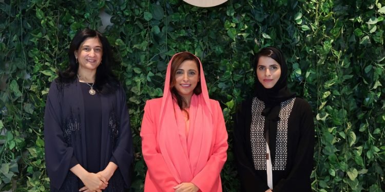 الشيخة بدور القاسمي ونجلاء المدفع وسارة النعيمي