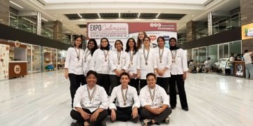 الطلاب الفائزون من كلية دبي للسياحة