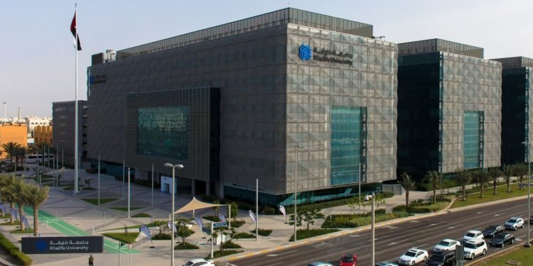 جامعة خليفة للعلوم والتكنولوجيا