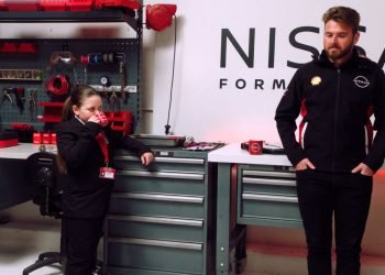 السيارات الكهربائية والشباب