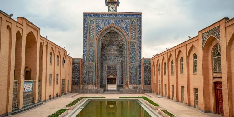 فلاي دبي الى كيش وكرمان